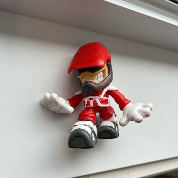 Tech Deck Vintage Red and White Action Figure - Picture 2 of 4